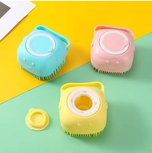 Spazzola da bagno per cani con LOGO personalizzabile in Silicone morbido per animali domestici con pennello da massaggio per gatti con Dispenser per Shampoo - Product Image 1