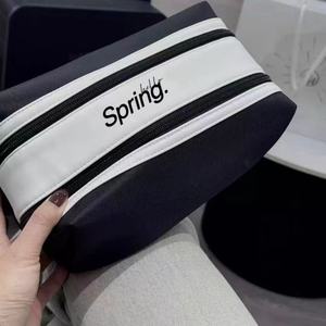 Neceser de viaje de PU de doble capa Bolsas de lavado de cosméticos con cremallera doble personalizadas a la moda con asa para viajes de mujer - Product Image 5