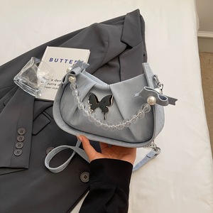 Túi nhỏ trang trí bướm ba chiều có tông màu nhẹ nhàng và quản lý để tạo ra một bầu không khí ngọt ngào - Product Image 2