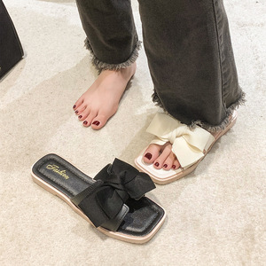 2025 donna attraente Casual estate in PVC diapositive piatte in plastica leggera goffratura Logo gomma signore ragazze prezzo economico - Product Image 6