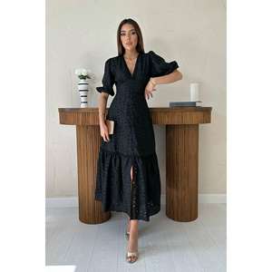 Robe décontractée noire en gros avec détails froncés et broderie en dentelle - Product Image 4