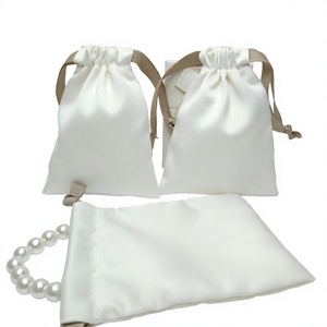 Sacs cadeaux de Noël en satin de luxe sur mesure avec cordon de serrage et pochettes en soie pour perruques - Product Image 4