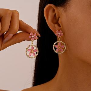 Pendientes de tuerca de flor de lágrima de estilo Retro de moda para mujer, regalo de joyería de aleación de Metal elegante único - Product Image 1