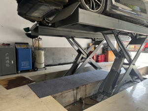 Chariot élévateur à ciseaux hydraulique à double cylindre avec bras articulé, capacité de 3 tonnes, hauteur de levage de 72,8 pouces pour outils de réparation automobile - Product Image 3