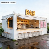 Bar in container con cucina completamente attrezzata, bar per caffè in container marittimo, design per bar in container da esterno.
