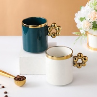 Tasse nordique en céramique d'apparence élégante avec poignée de fleur créative tasse à café vert blanc avec poignée en or galvanisée