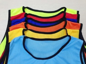 Chaleco de entrenamiento de fútbol reversible sin mangas personalizado de fábrica oem, práctica deportiva, Baberos de malla para fútbol - Product Image 5