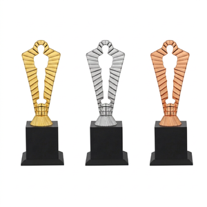 Elegante Trofeo de Metal Modelo 732 con Acabado en Oro, Plata y Cobre, Placa de Premio Deportiva Duradera con Opción de Grabado - Product Image 1