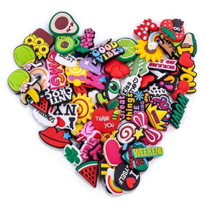 Leuke Pvc 2d Anime <span class=keywords><strong>Shoe</strong></span> Charmes Fruit Food Bloemen Cartoon Brief Ontwerpen Bulk Schoen Decoraties Voor Klompen Sneaker Kids Schoen Bedels - Product Image 1