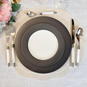 Ensemble de sets de table en similicuir festonné brodé, résistants à la chaleur, en <span class=keywords><strong>vinyle</strong></span>, réversibles, pour la décoration de la <span class=keywords><strong>cuisine</strong></span> et de la salle à manger - Product Image 2