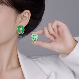 Boucles d'oreilles clous en cuivre plaqué or style coréen rétro avec zircon taille princesse et motif géométrique en relief – Idéal comme cadeau - Product Image 2