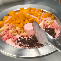 Machine à glaces compacte et facile à utiliser avec fonction de conservation, idéale pour les stands de snacks