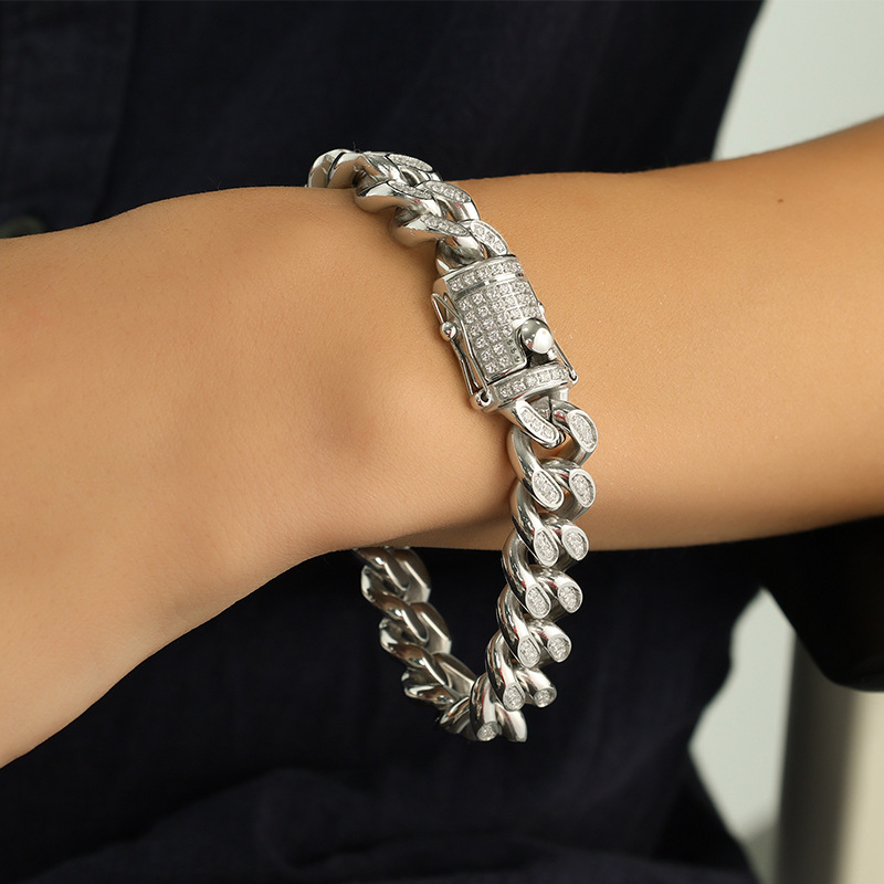 SL09 Brazalete de Acero 21.5cm