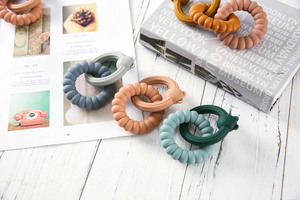 Lion en silicone souple personnalisé sans BPA jouet pour nourrissons chaîne de dentition apaisante anneau hochet pour bébé - Product Image 6