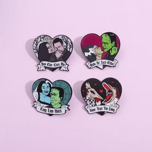 Pin de solapa Creative Movie & Film Series-Broche de aleación de diseño de personaje de corazón y amor de dibujos animados para accesorios de atuendo elegantes - Product Image 1