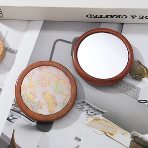 Un nouveau miroir de maquillage portable rond en bois, de style chinois, en brocart Song, exquis et haute définition, pour les filles. - Product Image 4