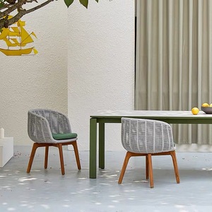 Chaise longue d'extérieur en rotin Qian Teng Furniture, structure en bois massif, durable, pour villa et cour. - Product Image 3
