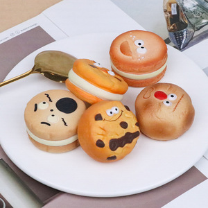 Ensemble de machine à gashapon anti-stress Squishy Caméléon, boîte amusante et originale avec jouets Squishy Fidget en PU à remontée lente en forme de cookie - Product Image 5