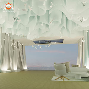 Installation <span class=keywords><strong>de</strong></span> <span class=keywords><strong>plafond</strong></span> en nuages ondulés sur mesure - Sculpture LED artistique pour <span class=keywords><strong>centre</strong></span> commercial et atrium - Product Image 3