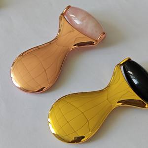 Masseur facial 2 en 1 en alliage de zinc doré avec pierre de jade, quartz rose et obsidienne noire - Product Image 4