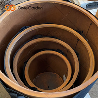 KOTAK BARU POT TAMAN LUAR RUANGAN BAJA CORTEN DESAIN MINIMALIS PENYANGGA BUNGA TAHAN KOROSI LAKUAN RUGI FINISH PERSEGI