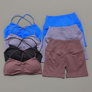Conjunto Deportivo de 2 Piezas para Mujer, Transpirable, Resistente a las Arrugas, Top Corto de Yoga, Pantalones Cortos de Cintura Alta con Efecto Scrunch, Brasier Deportivo Sin Costuras - Product Image 2