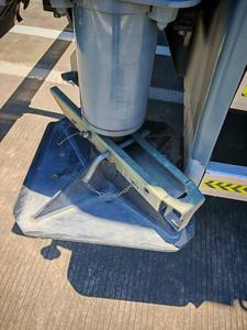 Grue mobile tout-terrain d'occasion Liebherr LTM1090 90T d'Allemagne, à prix réduit, en vente, composants du moteur principal, pompe, appeler +86 18117060100 - Product Image 3