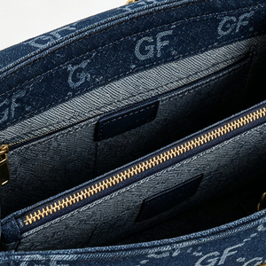 Sac à bandoulière en jean pour femme avec chaîne, sac à rabat, motif lettres tendance, style bandoulière, sac décontracté quotidien pour la vente en gros - Product Image 4