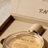 Boîte de présentation rigide écologique de style livre blanc magnétique personnalisée de qualité supérieure pour flacon unique de parfum ou cosmétique sur mesure