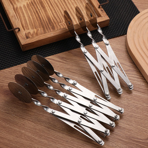 เครื่องตัดแป้งแบบพับได้ ล้อหลายล้อ ทำจากสแตนเลส อุปกรณ์ทำพิซซ่าแบบพับได้ ลูกกลิ้งตัดแป้ง แบบสาม ห้า เจ็ดล้อ - Product Image 4