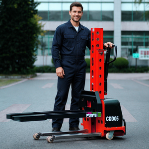 Apilador Eléctrico Autoelevable YCMG con Certificación CE, Capacidad de 1000 kg, Transpaleta Eléctrica Portátil para Logística - Product Image 1