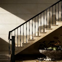 Balustrade d'escalier moderne en fer forgé sur mesure, avec poteau en fer à motif festonné et tourillon de balustrade de balcon, pour projets de construction