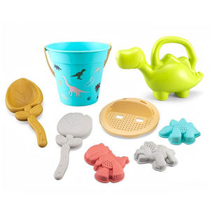 Juego de 8 Juguetes de Playa de Dinosaurios de la Selva, Cubo de Plástico, Pala para Excavar Arena, Herramientas de Juego para Niños, para Juegos al Aire Libre - Product Image 1