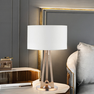 Nouvelle lampe de bureau de luxe en fer finition laiton mat, grande taille, avec abat-jour en tissu blanc pour l'éclairage intérieur des hôtels - Product Image 2