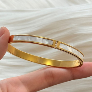 Luxury Designer Stainless Steel Gold <strong>Bracelet</strong> Set with Diamond Studs Featuring a Slim <strong>Waist</strong> and Clover Design Wholesale - Product Image 4