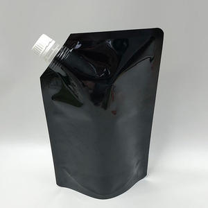 Bolsa de pie de plástico PE negro brillante con bolsa reutilizable y reutilizable con boquilla para líquido químico a prueba de agua para calcetines - Product Image 6