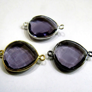 Connecteurs à double boucle en quartz améthyste, forme poire, 13x17mm, facettés, type briolette - Product Image 1