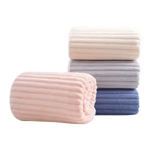 कैंडी स्ट्राइप मूंगा मखमली फेसक्लॉथ स्नान तौलिया बाल सुखाने वाली टोपी तीन-टुकड़ा सेट गाढ़ा अवशोषक स्नान तौलिए