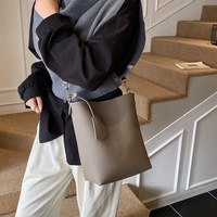 Sac Seau en PU Grain Litchi Minimaliste Tendance pour Femme, Grande Capacité, Réglable, Idéal pour le Quotidien et les Voyages