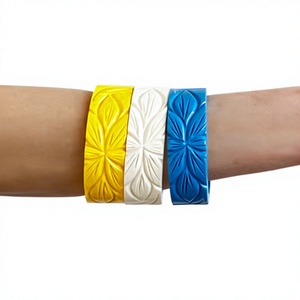 Ensemble de bracelets en résine à motif floral en céramique sculptée, bijoux faits à la main, style classique unisexe, multicolore, extensible - Product Image 6