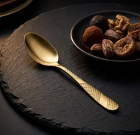 Cuillère en acier inoxydable plaqué or de qualité supérieure, motif gaufré élégant, manche long de luxe, finition miroir, qualité alimentaire