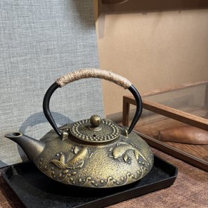 Théière en Fonte 900ml Nouveau Design Soucoupe <span class=keywords><strong>Émaillée</strong></span> Poisson Doré Sculpté avec Infuseur en Acier Inoxydable Théière Chinoise Café - Product Image 6