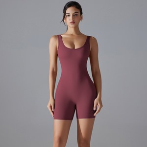 Set OEM Yoga abbigliamento sportivo attillato per abbellire la schiena alta-elastica tuta sportiva comoda da palestra 100% <span class=keywords><strong>pantaloncini</strong></span> ecologici in Nylon - Product Image 3
