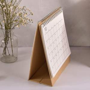 Calendario da Scrivania in Stile Vintage con <span class=keywords><strong>Tipografia</strong></span> Classica e Supporto in Carta Rustica per un Tocco di Fascino - Product Image 5