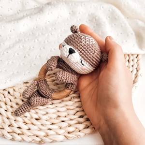 Nouveau design 2026 : Hochets animaux au crochet faits main, jouets <span class=keywords><strong>pour</strong></span> bébés, hochet en forme d'otter marin au crochet <span class=keywords><strong>pour</strong></span> <span class=keywords><strong>la</strong></span> dentition des bébés - Product Image 2
