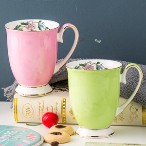 Tasse à pied de haute qualité en <span class=keywords><strong>porcelaine</strong></span> <span class=keywords><strong>fine</strong></span> de Chine, grande capacité 400 ml, style royal floral, couleur unie, tasses à café en céramique - Product Image 4