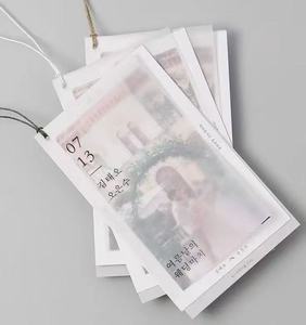 Rollo de Papel de Regalo Impermeable de Doble Cara con Revestimiento de PE y Patrón de Mármol con Bordes Dorados para Envolver Regalos y Manualidades - Product Image 2
