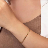 EManco Chaîne cubaine classique en plaqué or 18 carats Bracelet en acier inoxydable pour hommes fermoir mousqueton amélioré bijoux de fête réglables