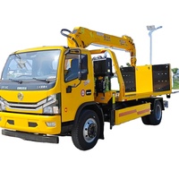 Dépanneuse routière à plateau plat DFAC 4x2 avec grue, camion de remorquage léger de 8 tonnes, camion de récupération de véhicules avec grue de 5 tonnes pour le sauvetage routier