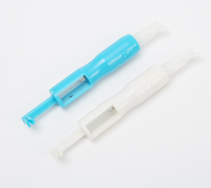 Vente en gros <span class=keywords><strong>de</strong></span> vêtements <span class=keywords><strong>de</strong></span> <span class=keywords><strong>femme</strong></span> au foyer âgée pour bricolage accessoires <span class=keywords><strong>de</strong></span> couture outil d'insertion <span class=keywords><strong>de</strong></span> point d'enfilage <span class=keywords><strong>de</strong></span> couture confortable - Product Image 3